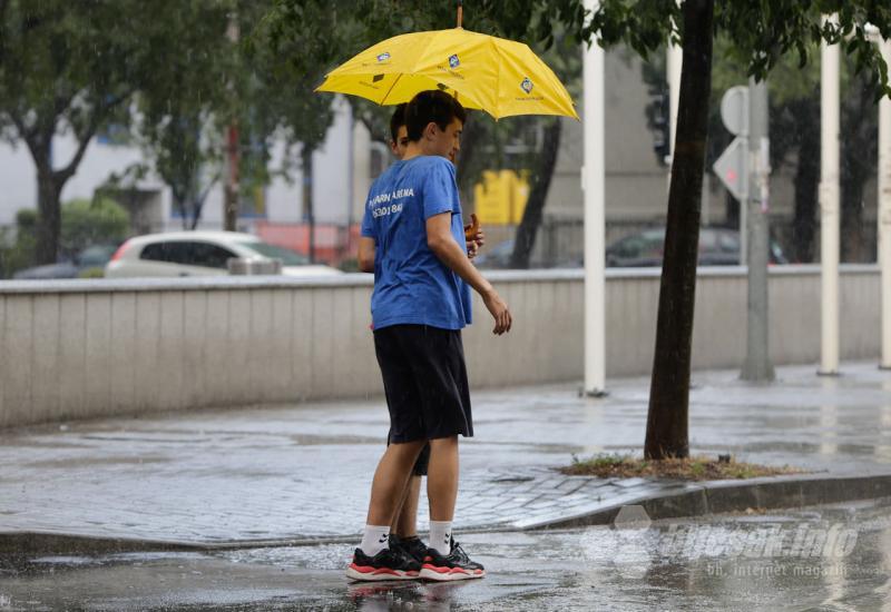 Kiša iznenadila i osvježila Mostarce